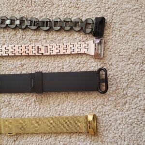 Set of 4 Fitbit Charge 4 bands. In great shape-black rubber never even worn!